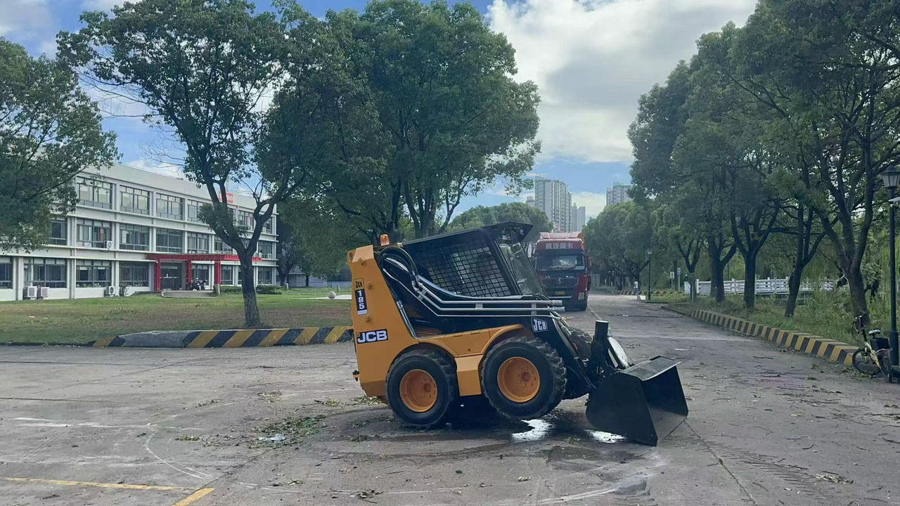 JCB JCB 185 - Mini utovarivač: slika JCB JCB 185 - Mini utovarivač JCB JCB 185 - Mini utovarivač: slika JCB JCB 185 - Mini utovarivač