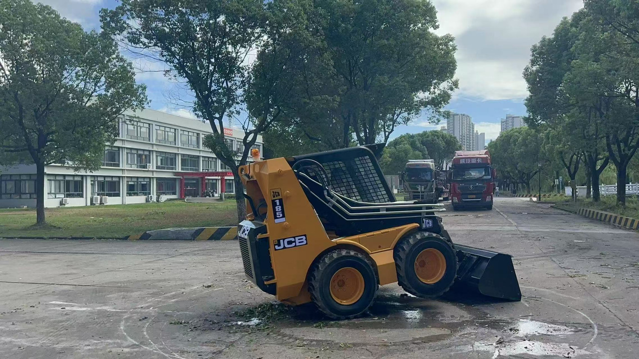 JCB JCB 185 - Mini utovarivač: slika JCB JCB 185 - Mini utovarivač JCB JCB 185 - Mini utovarivač: slika JCB JCB 185 - Mini utovarivač