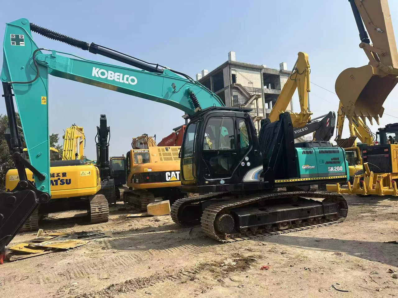 KOBELCO SK200-8 - Mini bager: slika KOBELCO SK200-8 - Mini bager KOBELCO SK200-8 - Mini bager: slika KOBELCO SK200-8 - Mini bager