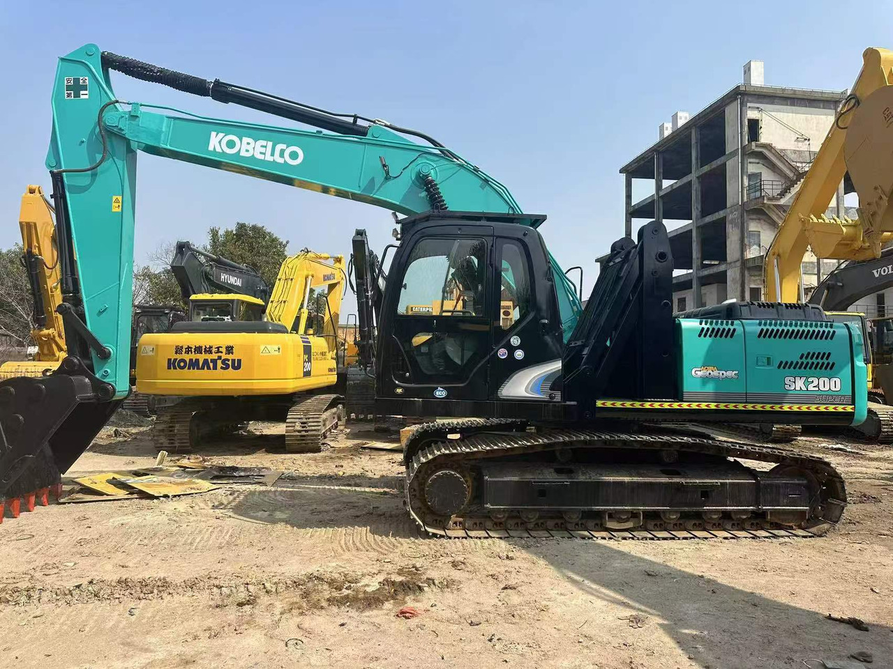 KOBELCO SK200-8 - Mini bager: slika KOBELCO SK200-8 - Mini bager KOBELCO SK200-8 - Mini bager: slika KOBELCO SK200-8 - Mini bager
