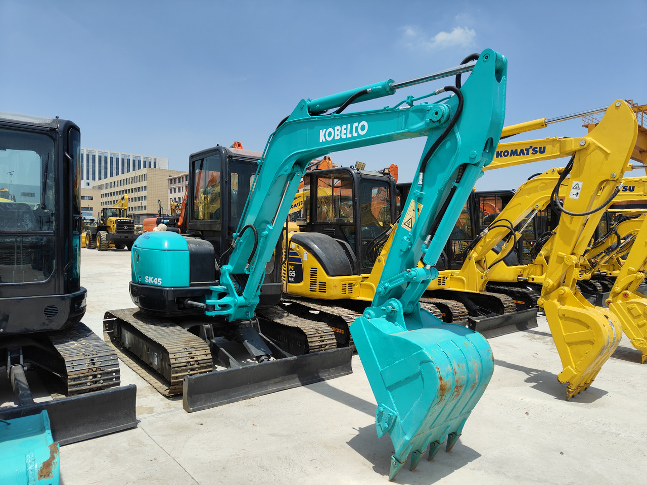 KOBELCO SK45 - Mini bager: slika KOBELCO SK45 - Mini bager KOBELCO SK45 - Mini bager: slika KOBELCO SK45 - Mini bager