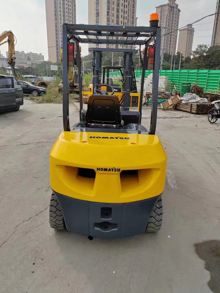 KOMATSU 3-ton - Diesel viličar: slika KOMATSU 3-ton - Diesel viličar KOMATSU 3-ton - Diesel viličar: slika KOMATSU 3-ton - Diesel viličar