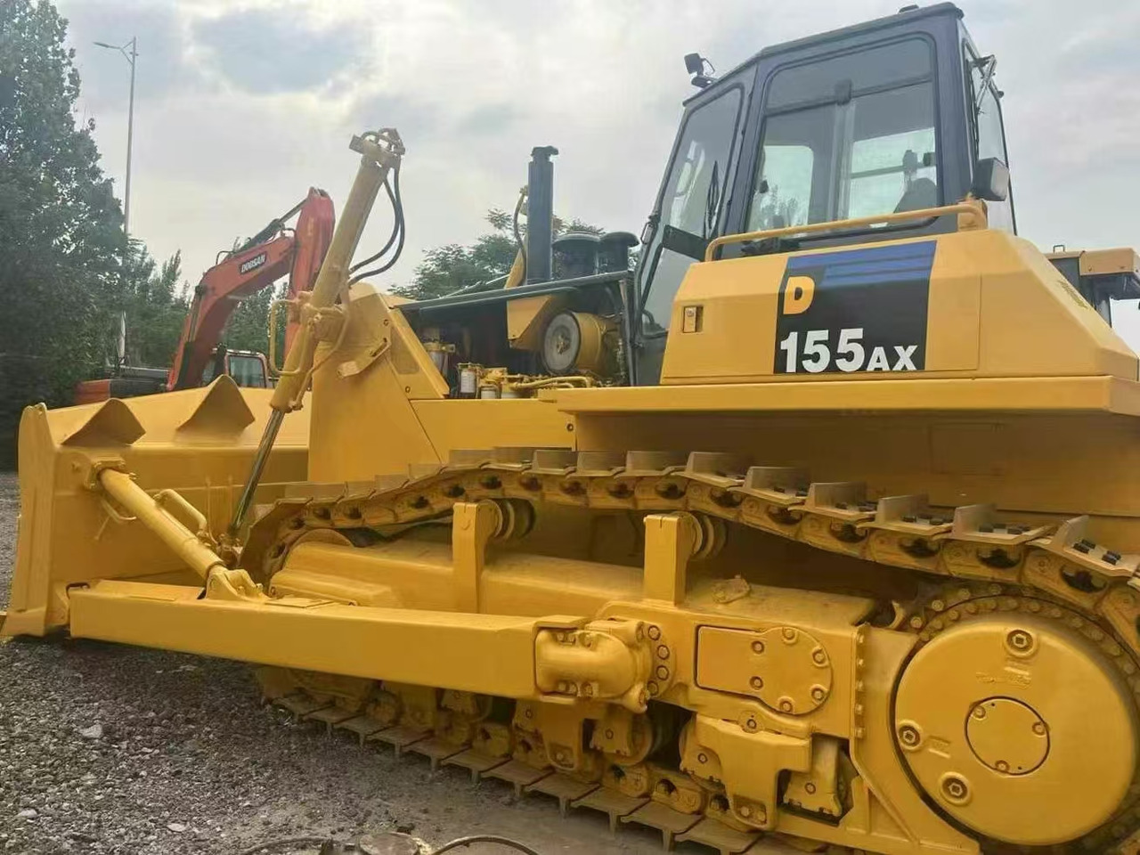 KOMATSU D155A-5 - Buldožer: slika KOMATSU D155A-5 - Buldožer KOMATSU D155A-5 - Buldožer: slika KOMATSU D155A-5 - Buldožer