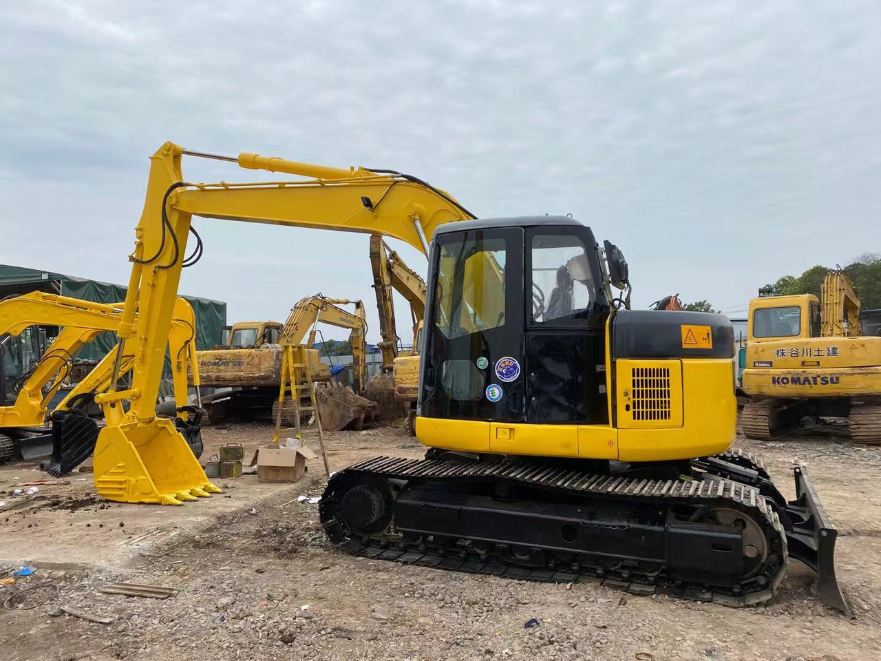 KOMATSU PC128US - Bager gusjeničar: slika KOMATSU PC128US - Bager gusjeničar KOMATSU PC128US - Bager gusjeničar: slika KOMATSU PC128US - Bager gusjeničar