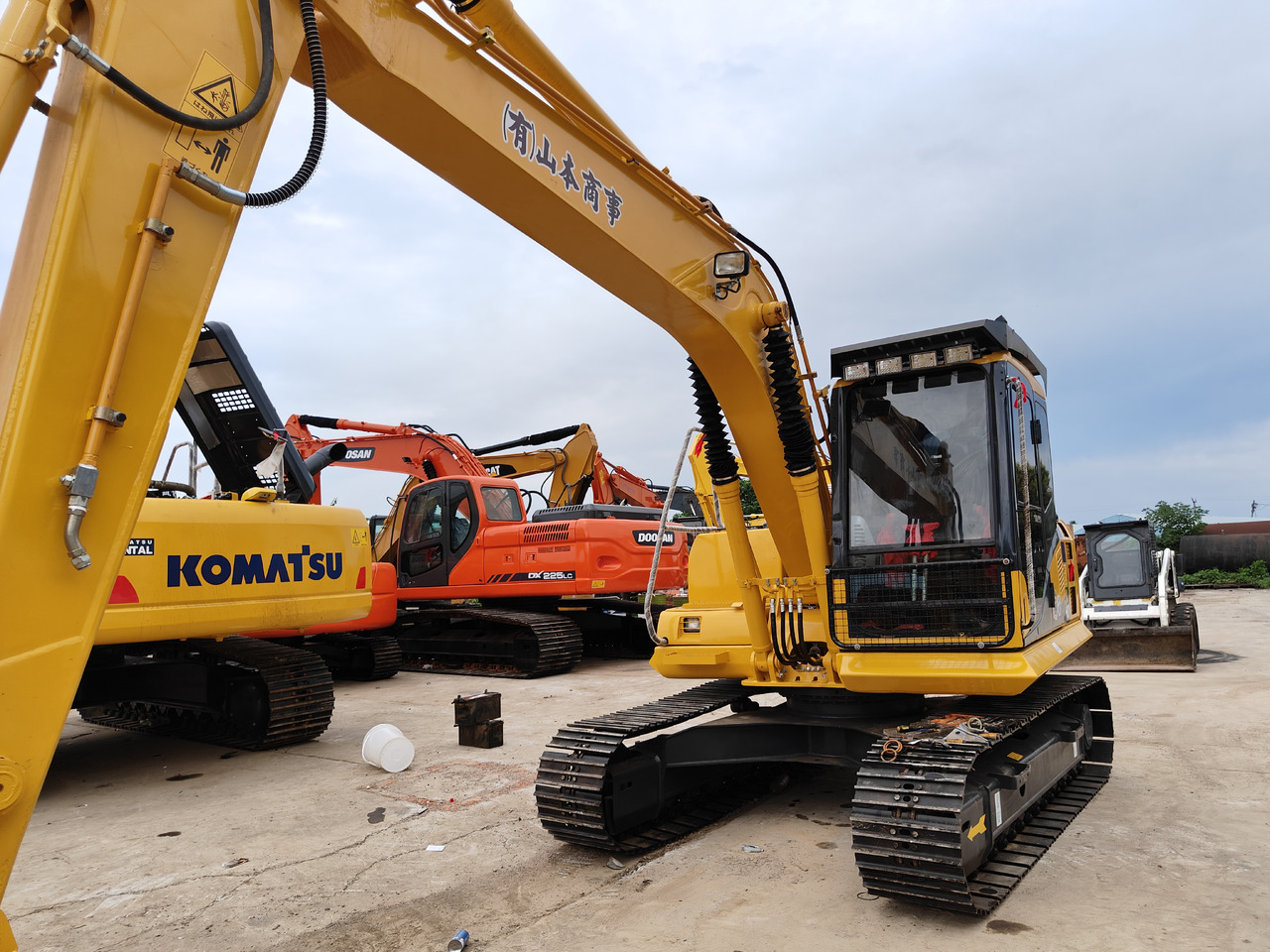 KOMATSU PC130-7 - Bager gusjeničar: slika KOMATSU PC130-7 - Bager gusjeničar KOMATSU PC130-7 - Bager gusjeničar: slika KOMATSU PC130-7 - Bager gusjeničar