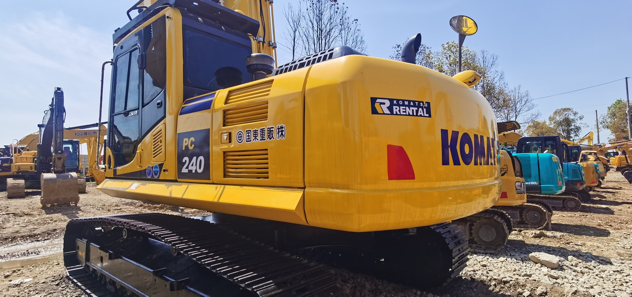KOMATSU PC240-8 - Bager gusjeničar: slika KOMATSU PC240-8 - Bager gusjeničar KOMATSU PC240-8 - Bager gusjeničar: slika KOMATSU PC240-8 - Bager gusjeničar