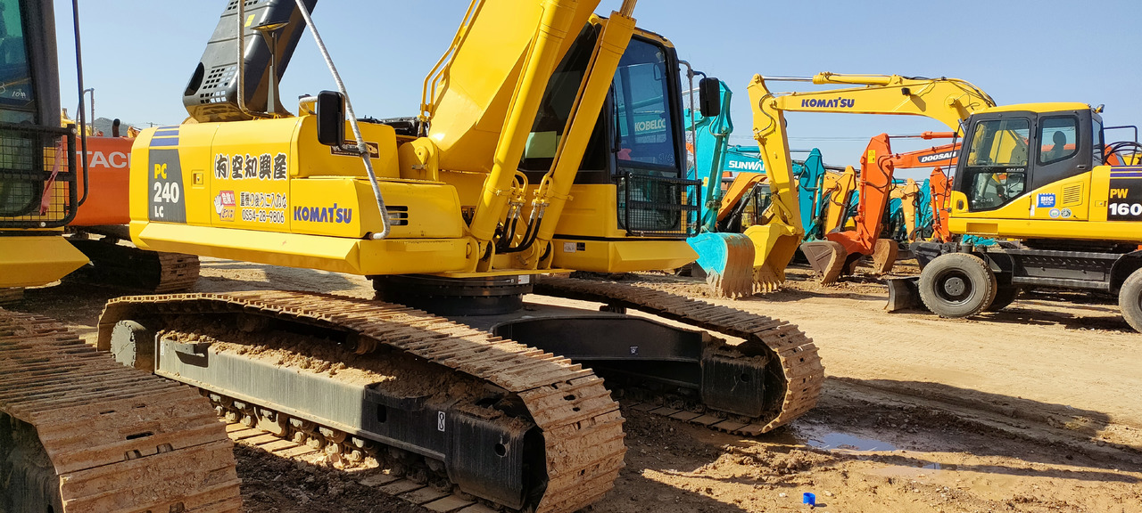 KOMATSU PC240-8 - Bager gusjeničar: slika KOMATSU PC240-8 - Bager gusjeničar KOMATSU PC240-8 - Bager gusjeničar: slika KOMATSU PC240-8 - Bager gusjeničar