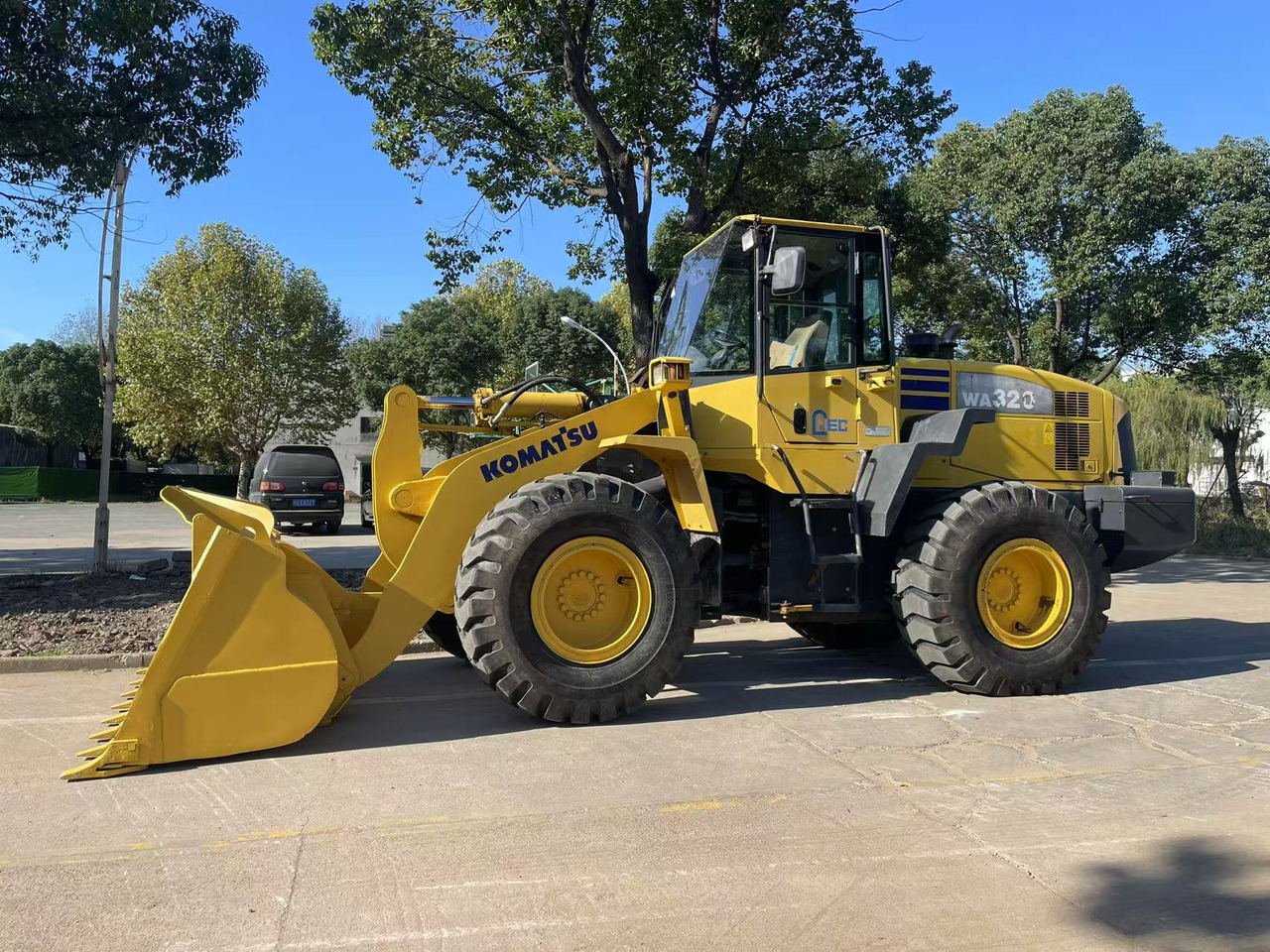 KOMATSU WA320-5 - Utovarivač na kotačima: slika KOMATSU WA320-5 - Utovarivač na kotačima KOMATSU WA320-5 - Utovarivač na kotačima: slika KOMATSU WA320-5 - Utovarivač na kotačima
