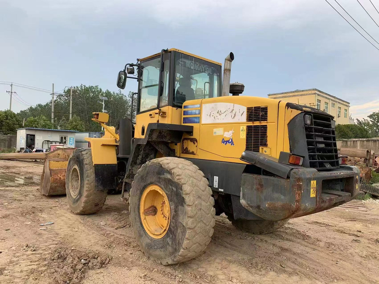 KOMATSU WA320-5 - Utovarivač na kotačima: slika KOMATSU WA320-5 - Utovarivač na kotačima KOMATSU WA320-5 - Utovarivač na kotačima: slika KOMATSU WA320-5 - Utovarivač na kotačima