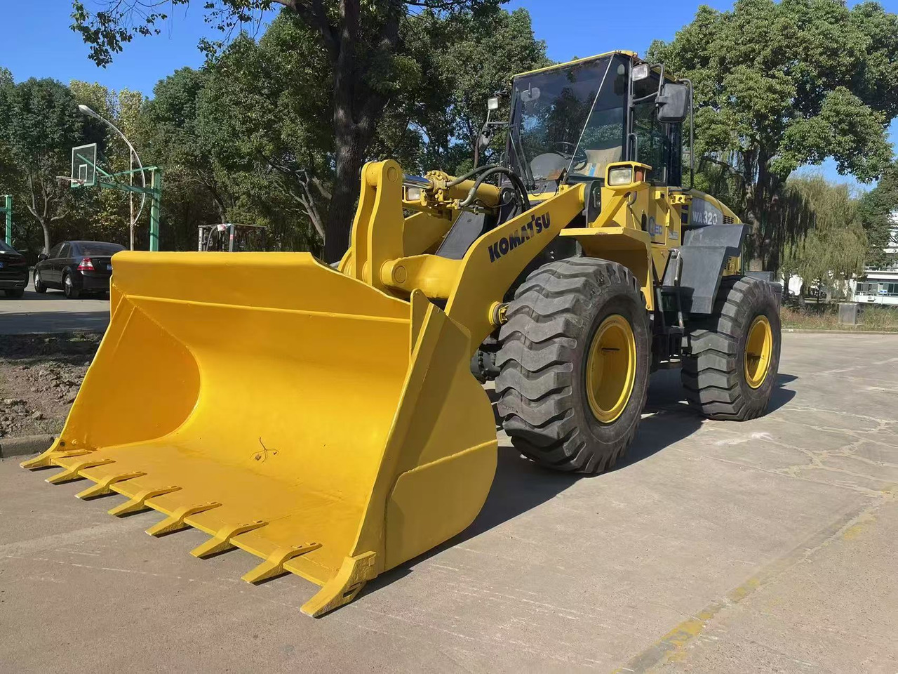 KOMATSU WA320-5 - Utovarivač na kotačima: slika KOMATSU WA320-5 - Utovarivač na kotačima KOMATSU WA320-5 - Utovarivač na kotačima: slika KOMATSU WA320-5 - Utovarivač na kotačima