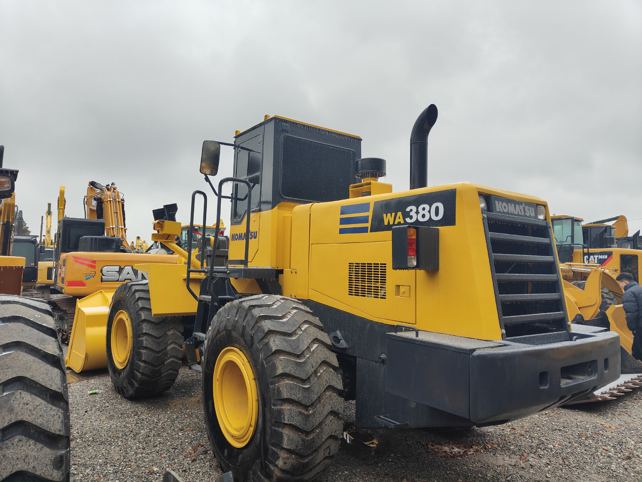 KOMATSU WA380-3 - Utovarivač na kotačima: slika KOMATSU WA380-3 - Utovarivač na kotačima KOMATSU WA380-3 - Utovarivač na kotačima: slika KOMATSU WA380-3 - Utovarivač na kotačima