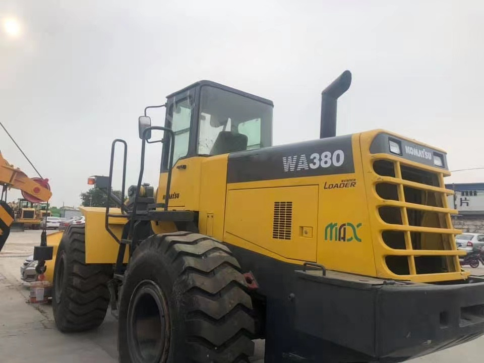 KOMATSU WA380-3 - Utovarivač na kotačima: slika KOMATSU WA380-3 - Utovarivač na kotačima KOMATSU WA380-3 - Utovarivač na kotačima: slika KOMATSU WA380-3 - Utovarivač na kotačima