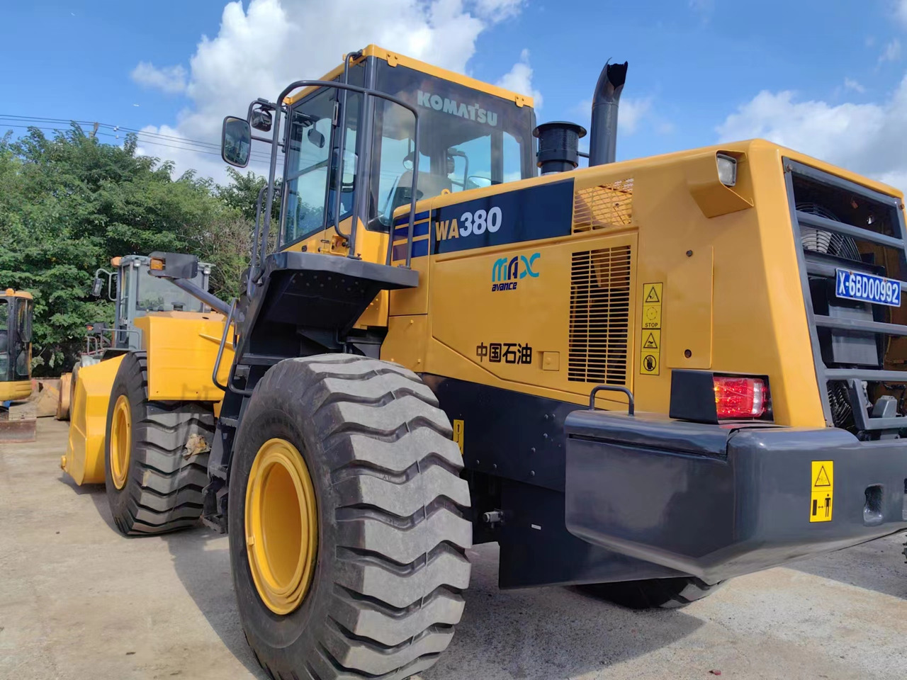 KOMATSU WA380-6 - Utovarivač na kotačima: slika KOMATSU WA380-6 - Utovarivač na kotačima KOMATSU WA380-6 - Utovarivač na kotačima: slika KOMATSU WA380-6 - Utovarivač na kotačima