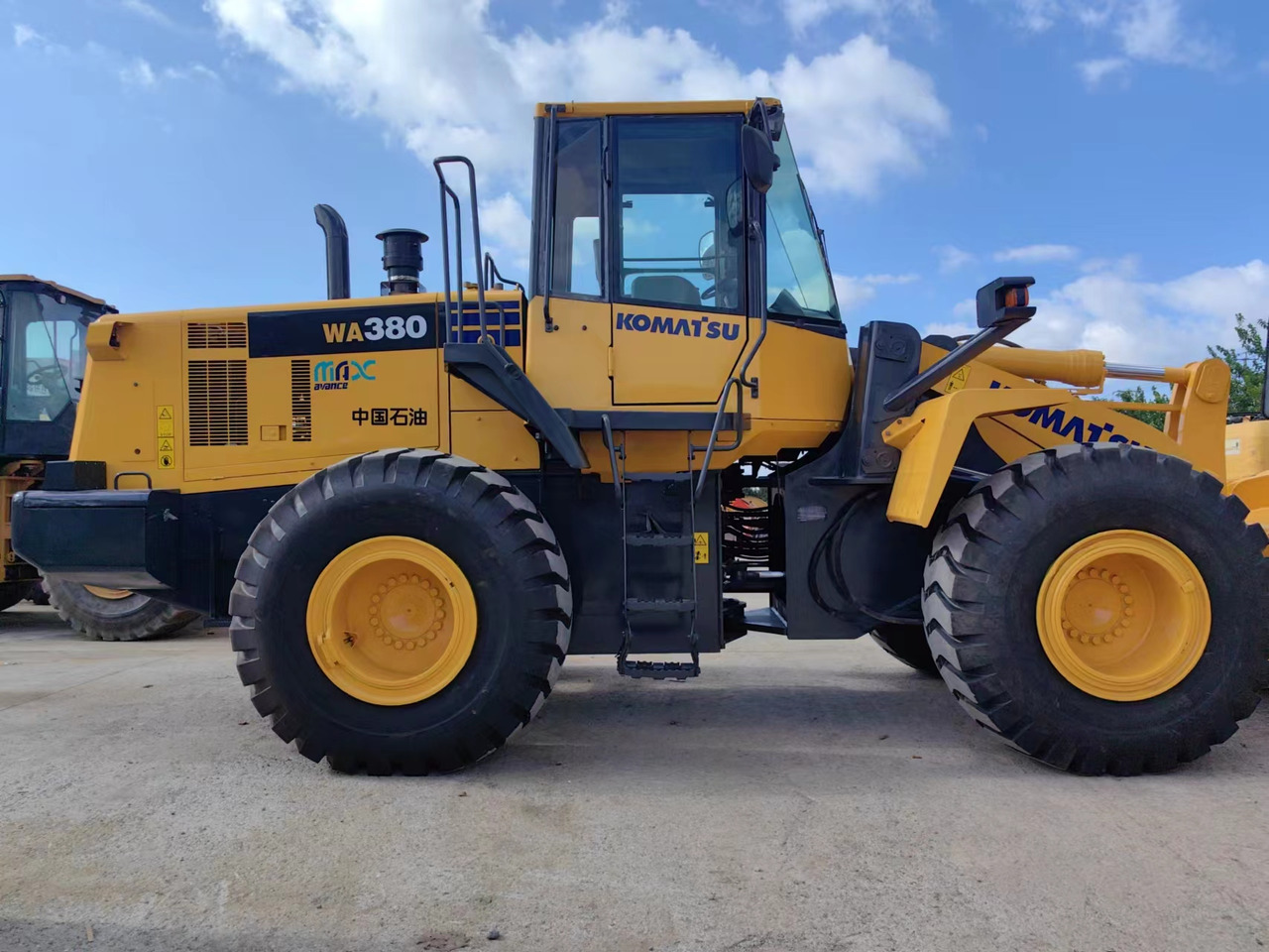 KOMATSU WA380-6 - Utovarivač na kotačima: slika KOMATSU WA380-6 - Utovarivač na kotačima KOMATSU WA380-6 - Utovarivač na kotačima: slika KOMATSU WA380-6 - Utovarivač na kotačima