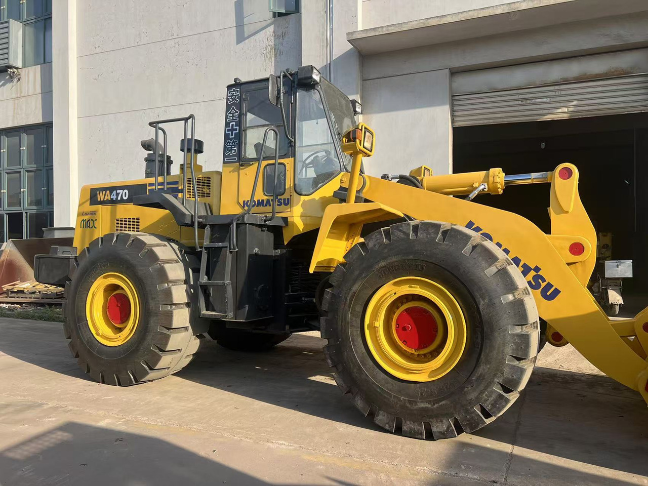 KOMATSU WA470-3 - Utovarivač na kotačima: slika KOMATSU WA470-3 - Utovarivač na kotačima KOMATSU WA470-3 - Utovarivač na kotačima: slika KOMATSU WA470-3 - Utovarivač na kotačima