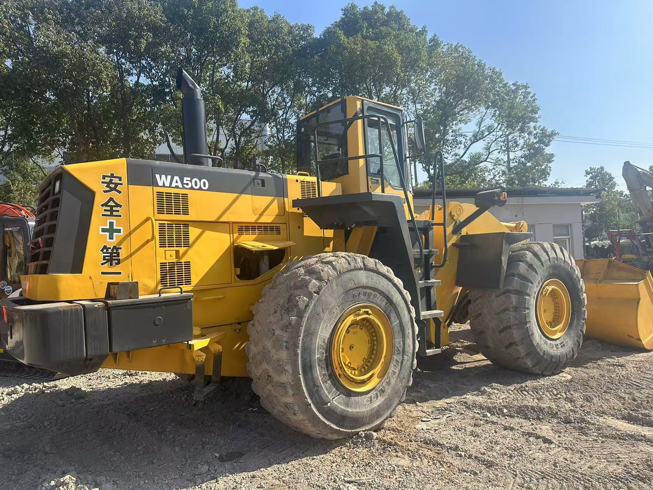 KOMATSU WA500-3 - Utovarivač na kotačima: slika KOMATSU WA500-3 - Utovarivač na kotačima KOMATSU WA500-3 - Utovarivač na kotačima: slika KOMATSU WA500-3 - Utovarivač na kotačima