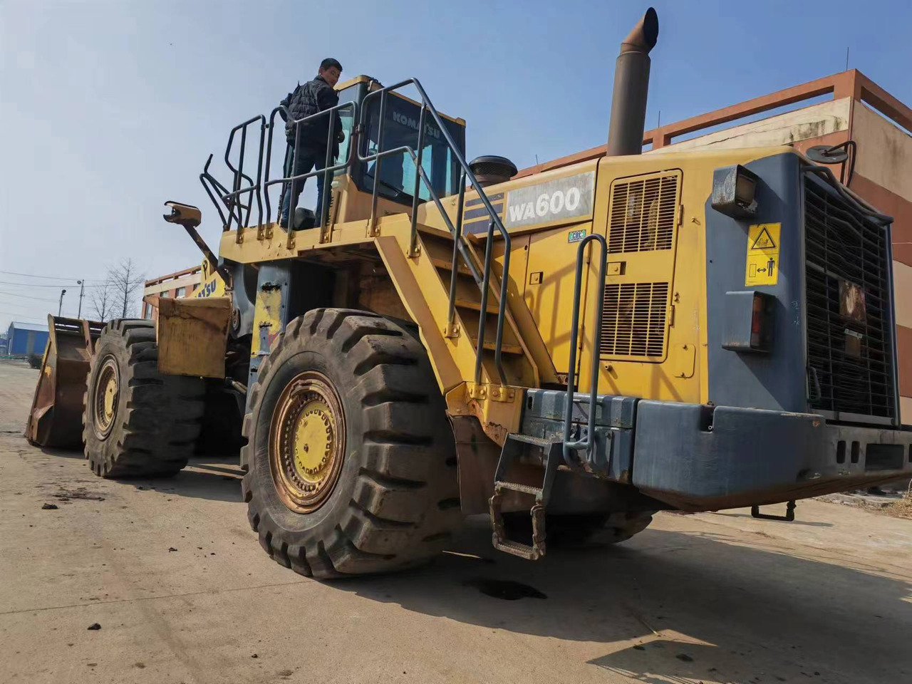 KOMATSU WA600-6 - Utovarivač na kotačima: slika KOMATSU WA600-6 - Utovarivač na kotačima KOMATSU WA600-6 - Utovarivač na kotačima: slika KOMATSU WA600-6 - Utovarivač na kotačima