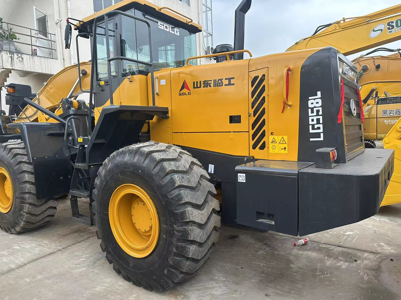 SDLG LG958F - Utovarivač na kotačima: slika SDLG LG958F - Utovarivač na kotačima SDLG LG958F - Utovarivač na kotačima: slika SDLG LG958F - Utovarivač na kotačima