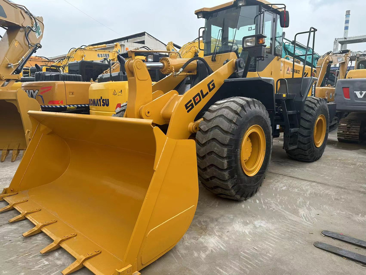 SDLG LG958F - Utovarivač na kotačima: slika SDLG LG958F - Utovarivač na kotačima SDLG LG958F - Utovarivač na kotačima: slika SDLG LG958F - Utovarivač na kotačima