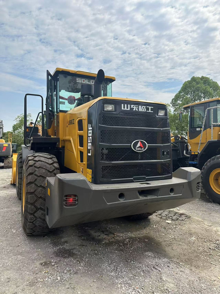 SDLG LG958F - Utovarivač na kotačima: slika SDLG LG958F - Utovarivač na kotačima SDLG LG958F - Utovarivač na kotačima: slika SDLG LG958F - Utovarivač na kotačima