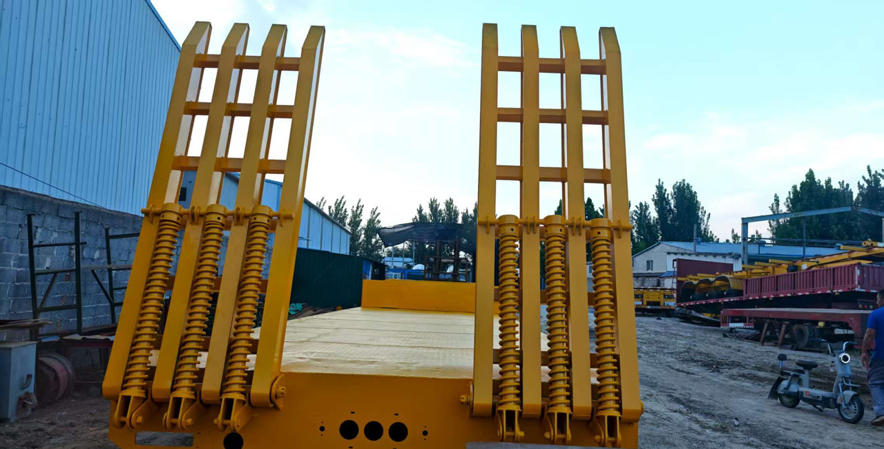 Trailer - Transporter kontejnera/ Prikolica s izmjenjivim sanducima: slika Trailer - Transporter kontejnera/ Prikolica s izmjenjivim sanducima Trailer - Transporter kontejnera/ Prikolica s izmjenjivim sanducima: slika Trailer - Transporter kontejnera/ Prikolica s izmjenjivim sanducima