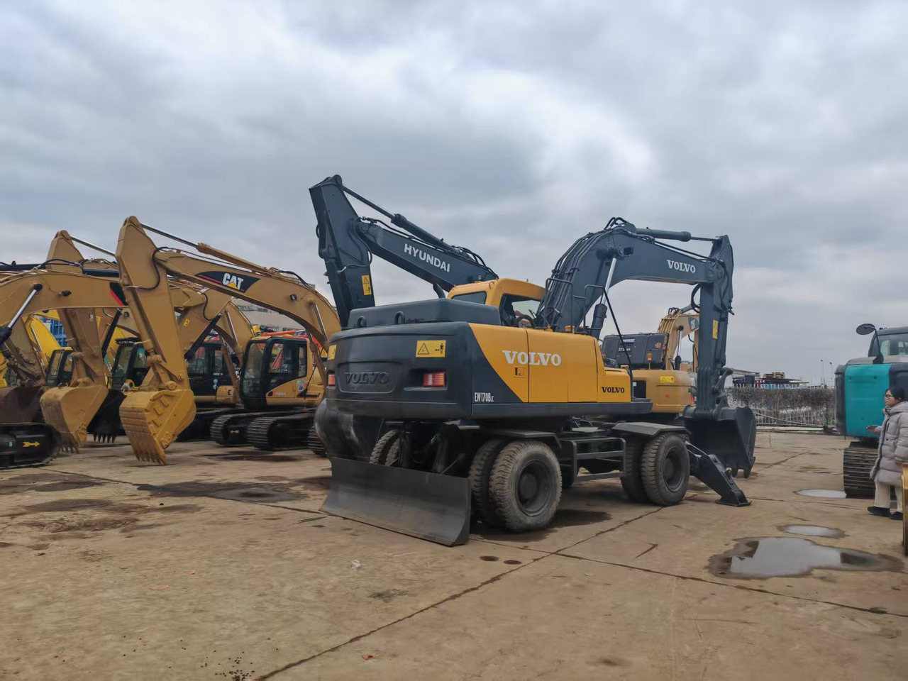VOLVO EW170BLC - Bager na kotačima: slika VOLVO EW170BLC - Bager na kotačima VOLVO EW170BLC - Bager na kotačima: slika VOLVO EW170BLC - Bager na kotačima