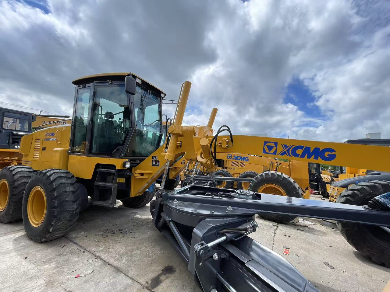 XCMG GR1803 - Grejder: slika XCMG GR1803 - Grejder XCMG GR1803 - Grejder: slika XCMG GR1803 - Grejder