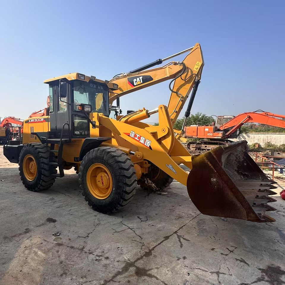 XCMG LW300F - Utovarivač na kotačima: slika XCMG LW300F - Utovarivač na kotačima XCMG LW300F - Utovarivač na kotačima: slika XCMG LW300F - Utovarivač na kotačima