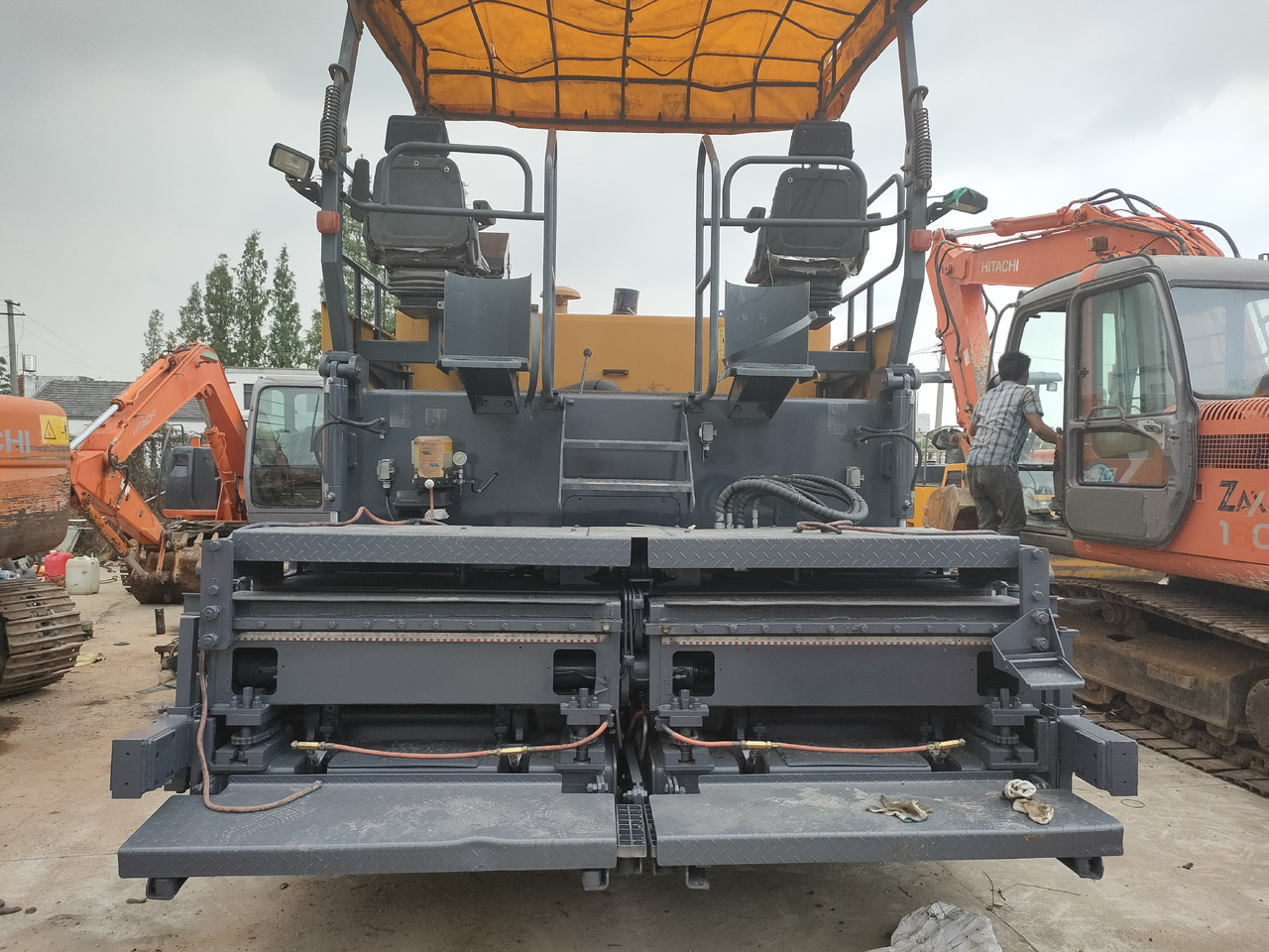XCMG RP602L - Finišer za asfalt: slika XCMG RP602L - Finišer za asfalt XCMG RP602L - Finišer za asfalt: slika XCMG RP602L - Finišer za asfalt