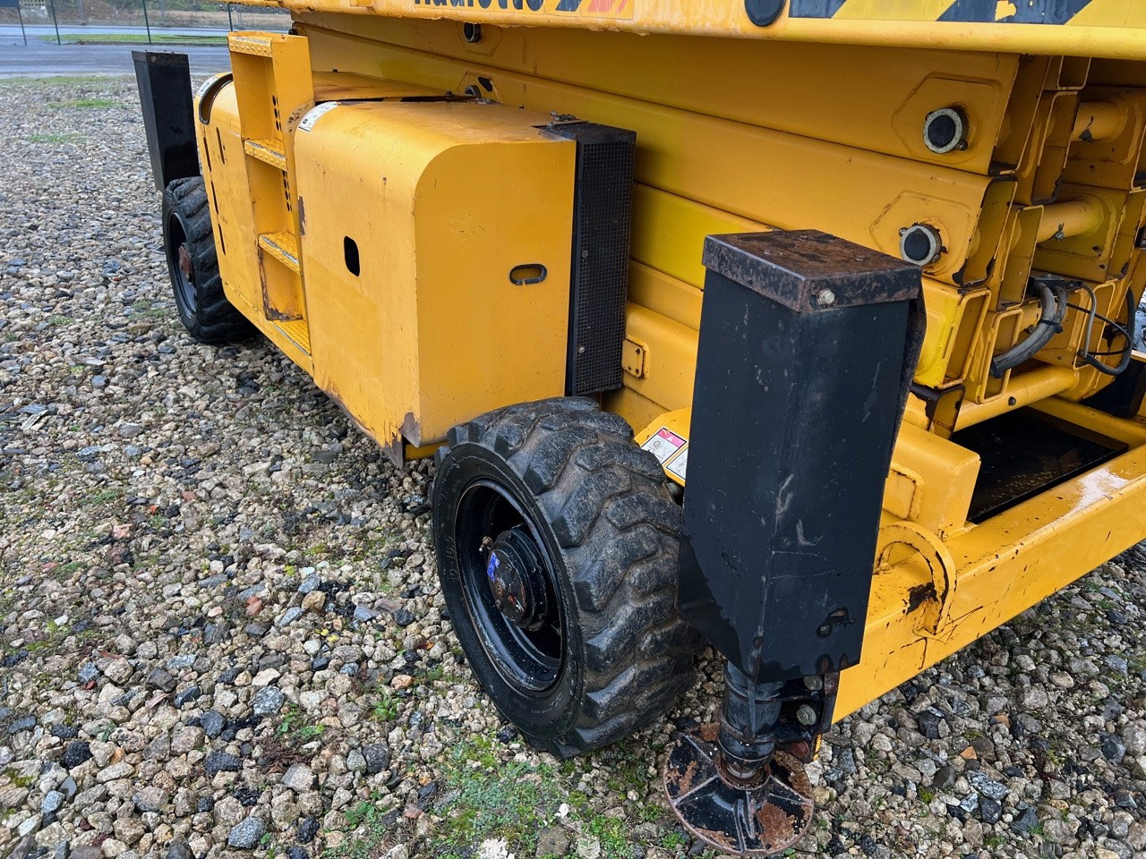 Škarasta podizna platforma HAULOTTE H15SXL: slika Škarasta podizna platforma HAULOTTE H15SXL