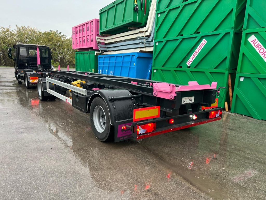 ATLAS RIMORCHIO ATLAS SCARRABILE - Abroll/ Samopodizač prikolica: slika ATLAS RIMORCHIO ATLAS SCARRABILE - Abroll/ Samopodizač prikolica ATLAS RIMORCHIO ATLAS SCARRABILE - Abroll/ Samopodizač prikolica: slika ATLAS RIMORCHIO ATLAS SCARRABILE - Abroll/ Samopodizač prikolica