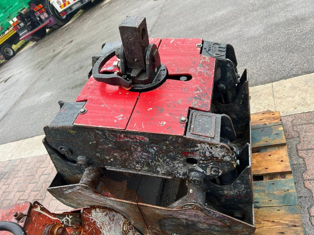 Iskopna žlica BENNA USATA MINELLI A CUCCHIAIO CON ROTORE: slika Iskopna žlica BENNA USATA MINELLI A CUCCHIAIO CON ROTORE