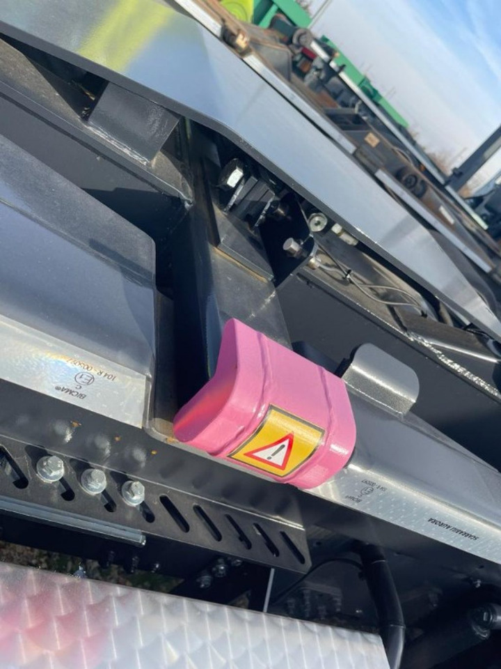 BLOCCAGGIO POSTERIORE ESTERNO - Karoserija i eksterijer za Kamion: slika BLOCCAGGIO POSTERIORE ESTERNO - Karoserija i eksterijer za Kamion BLOCCAGGIO POSTERIORE ESTERNO - Karoserija i eksterijer za Kamion: slika BLOCCAGGIO POSTERIORE ESTERNO - Karoserija i eksterijer za Kamion