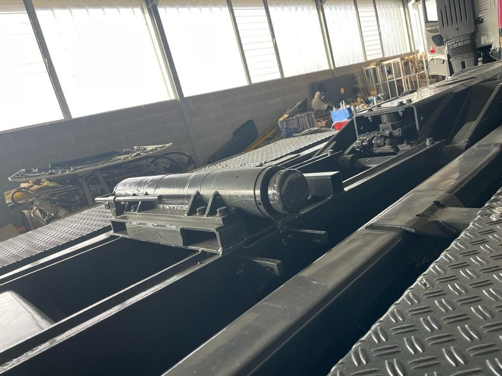 BLOCCAGGIO POSTERIORE INTERNO CON 2 PISTONI - Karoserija i eksterijer za Kamion: slika BLOCCAGGIO POSTERIORE INTERNO CON 2 PISTONI - Karoserija i eksterijer za Kamion BLOCCAGGIO POSTERIORE INTERNO CON 2 PISTONI - Karoserija i eksterijer za Kamion: slika BLOCCAGGIO POSTERIORE INTERNO CON 2 PISTONI - Karoserija i eksterijer za Kamion