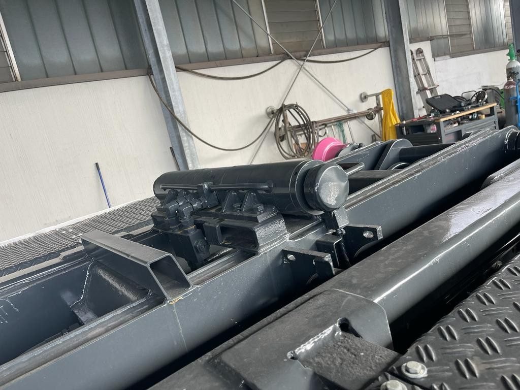 BLOCCAGGIO POSTERIORE INTERNO CON 2 PISTONI - Karoserija i eksterijer za Kamion: slika BLOCCAGGIO POSTERIORE INTERNO CON 2 PISTONI - Karoserija i eksterijer za Kamion BLOCCAGGIO POSTERIORE INTERNO CON 2 PISTONI - Karoserija i eksterijer za Kamion: slika BLOCCAGGIO POSTERIORE INTERNO CON 2 PISTONI - Karoserija i eksterijer za Kamion