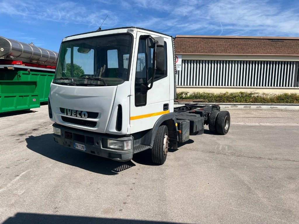 IVECO 80E15 A TELAIO - Kamion-šasija: slika IVECO 80E15 A TELAIO - Kamion-šasija IVECO 80E15 A TELAIO - Kamion-šasija: slika IVECO 80E15 A TELAIO - Kamion-šasija