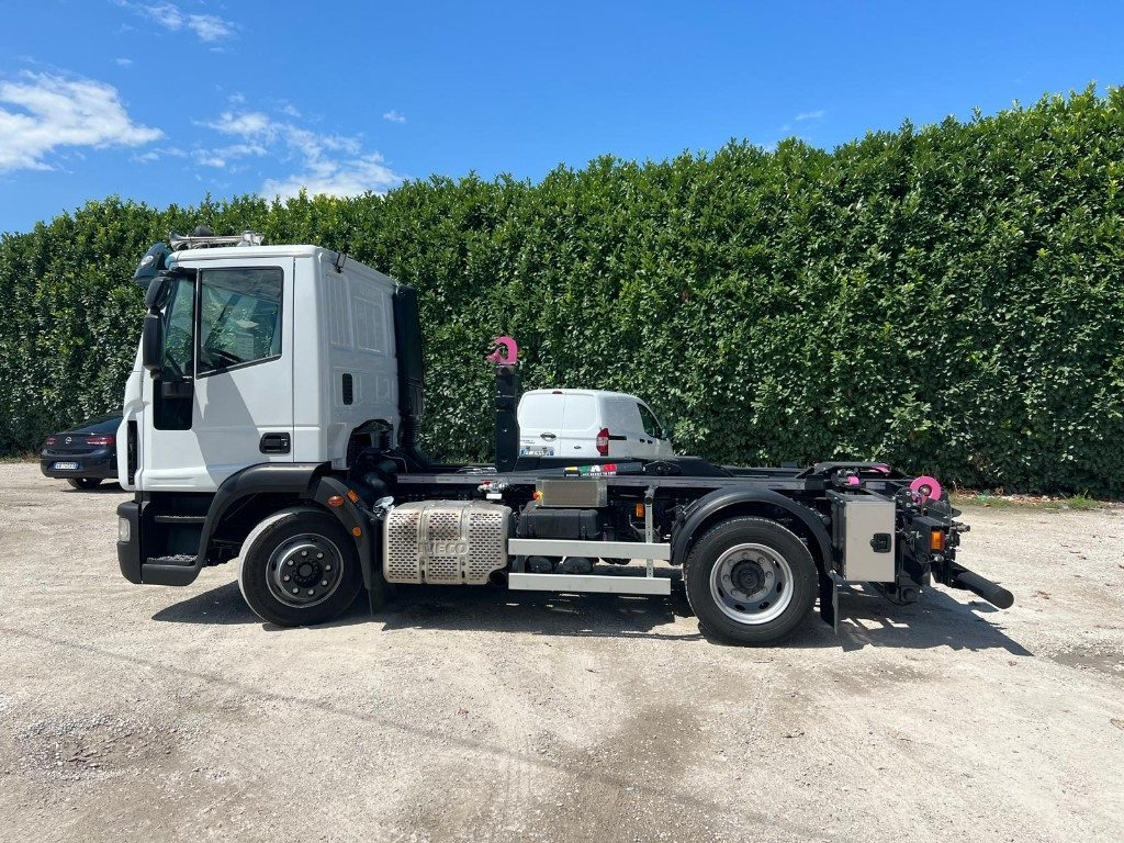 IVECO EUROCARGO 120E28 CON SCARRABILE NUOVO - Kamion s kukastom dizalicom: slika IVECO EUROCARGO 120E28 CON SCARRABILE NUOVO - Kamion s kukastom dizalicom IVECO EUROCARGO 120E28 CON SCARRABILE NUOVO - Kamion s kukastom dizalicom: slika IVECO EUROCARGO 120E28 CON SCARRABILE NUOVO - Kamion s kukastom dizalicom