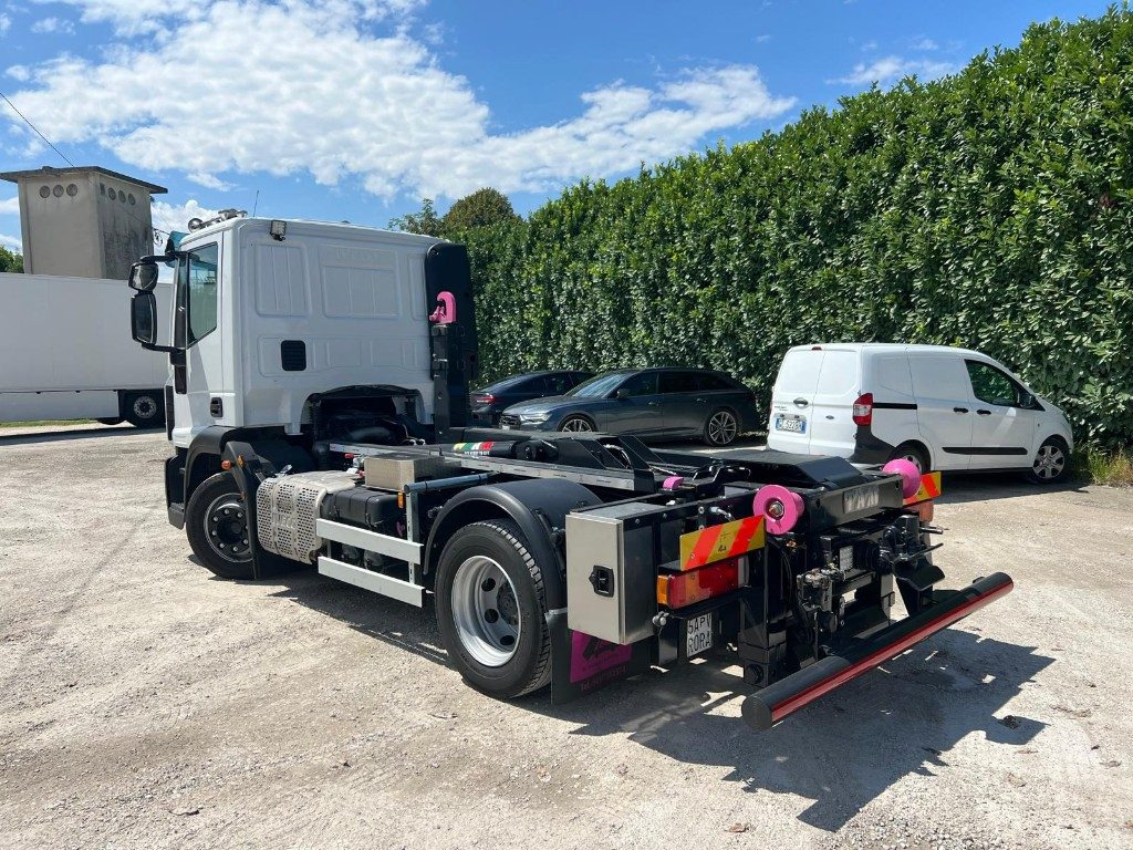 IVECO EUROCARGO 120E28 CON SCARRABILE NUOVO - Kamion s kukastom dizalicom: slika IVECO EUROCARGO 120E28 CON SCARRABILE NUOVO - Kamion s kukastom dizalicom IVECO EUROCARGO 120E28 CON SCARRABILE NUOVO - Kamion s kukastom dizalicom: slika IVECO EUROCARGO 120E28 CON SCARRABILE NUOVO - Kamion s kukastom dizalicom