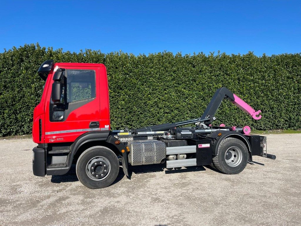 IVECO EUROCARGO 160E SCARRABILE - Kamion s kukastom dizalicom: slika IVECO EUROCARGO 160E SCARRABILE - Kamion s kukastom dizalicom IVECO EUROCARGO 160E SCARRABILE - Kamion s kukastom dizalicom: slika IVECO EUROCARGO 160E SCARRABILE - Kamion s kukastom dizalicom