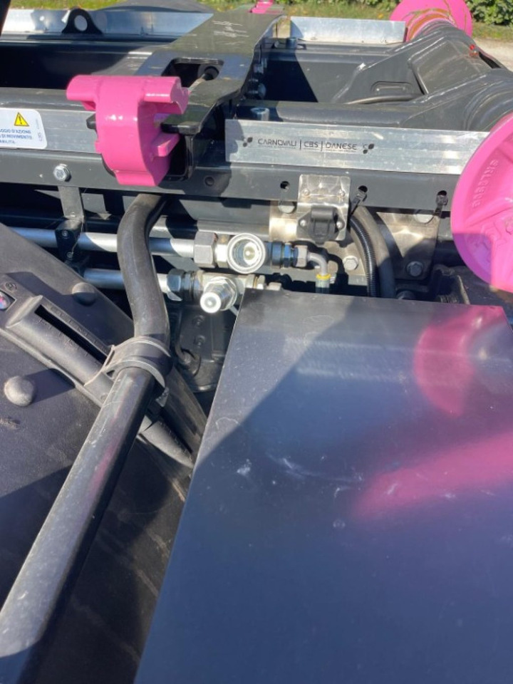 Kamion s kukastom dizalicom IVECO EUROCARGO 160E SCARRABILE: slika Kamion s kukastom dizalicom IVECO EUROCARGO 160E SCARRABILE