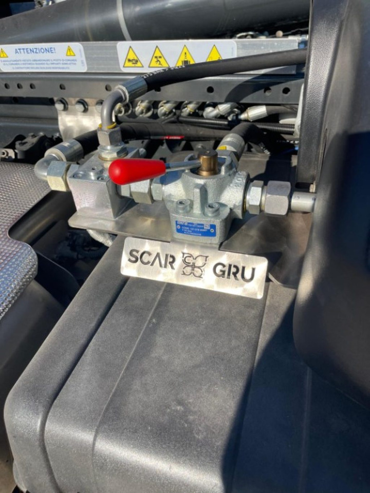 Kamion s kukastom dizalicom IVECO EUROCARGO 160E SCARRABILE: slika Kamion s kukastom dizalicom IVECO EUROCARGO 160E SCARRABILE