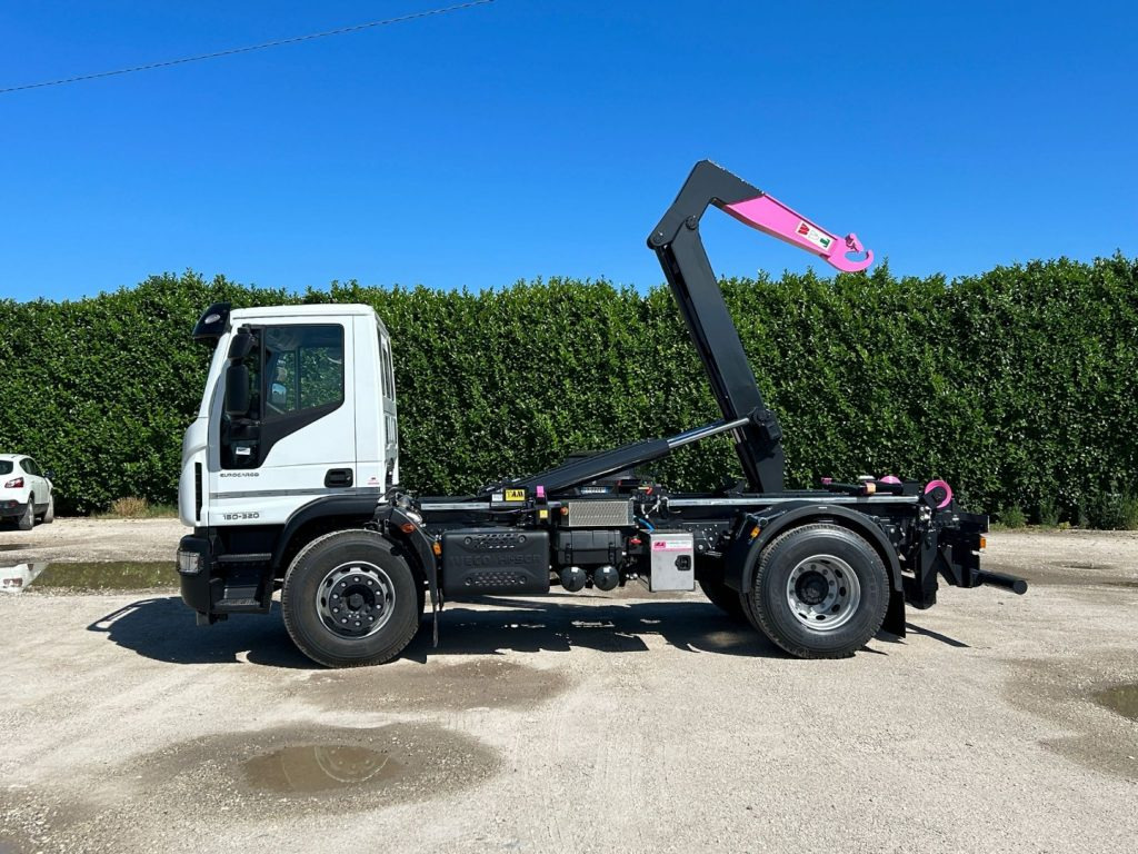 IVECO EUROCARGO 180E32K NUOVO SCARRABILE - Kamion s kukastom dizalicom: slika IVECO EUROCARGO 180E32K NUOVO SCARRABILE - Kamion s kukastom dizalicom IVECO EUROCARGO 180E32K NUOVO SCARRABILE - Kamion s kukastom dizalicom: slika IVECO EUROCARGO 180E32K NUOVO SCARRABILE - Kamion s kukastom dizalicom