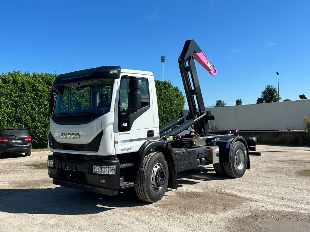 IVECO EUROCARGO 180E32K NUOVO SCARRABILE - Kamion s kukastom dizalicom: slika IVECO EUROCARGO 180E32K NUOVO SCARRABILE - Kamion s kukastom dizalicom IVECO EUROCARGO 180E32K NUOVO SCARRABILE - Kamion s kukastom dizalicom: slika IVECO EUROCARGO 180E32K NUOVO SCARRABILE - Kamion s kukastom dizalicom