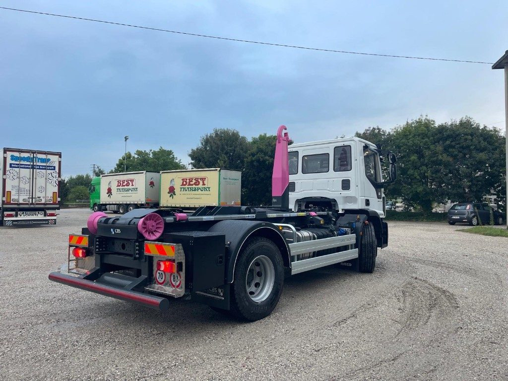 IVECO EUROCARGO 180K32 SCARRABILE NUOVO - Kamion s kukastom dizalicom: slika IVECO EUROCARGO 180K32 SCARRABILE NUOVO - Kamion s kukastom dizalicom IVECO EUROCARGO 180K32 SCARRABILE NUOVO - Kamion s kukastom dizalicom: slika IVECO EUROCARGO 180K32 SCARRABILE NUOVO - Kamion s kukastom dizalicom