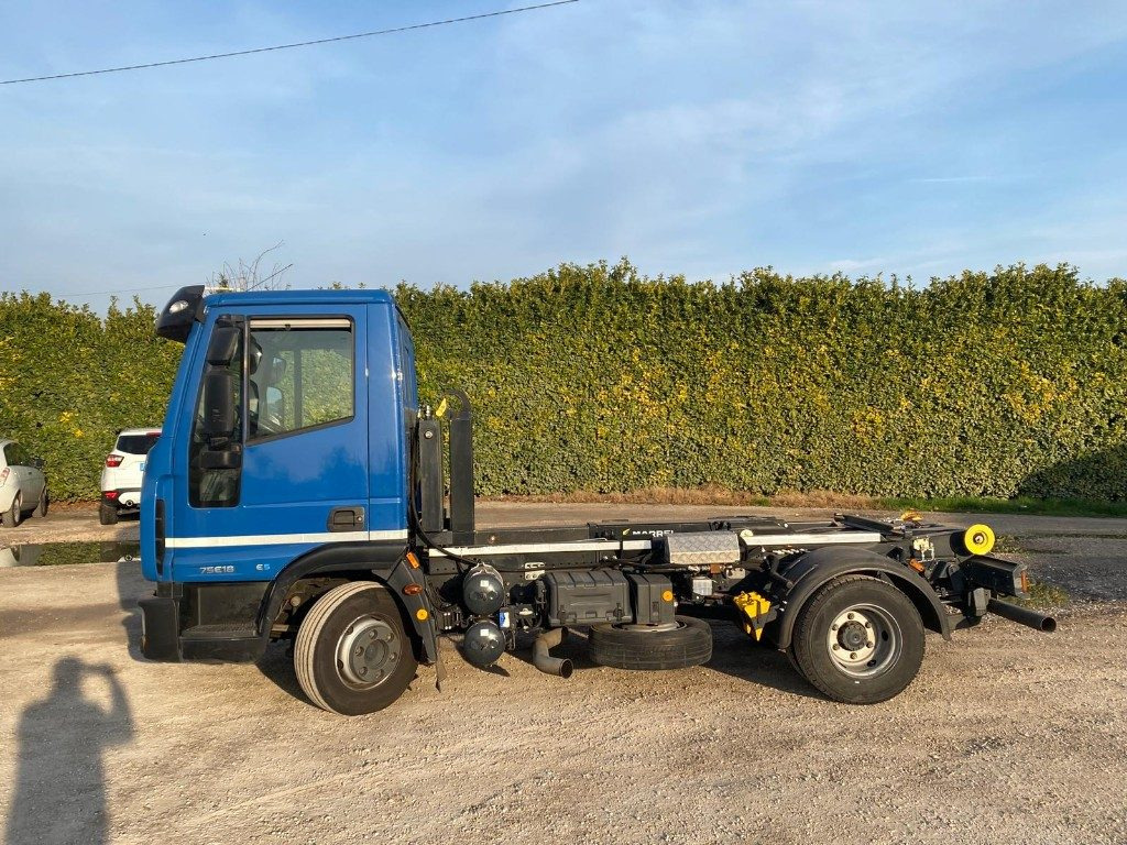IVECO EUROCARGO 75E18 SCARRABILE - Kamion s kukastom dizalicom: slika IVECO EUROCARGO 75E18 SCARRABILE - Kamion s kukastom dizalicom IVECO EUROCARGO 75E18 SCARRABILE - Kamion s kukastom dizalicom: slika IVECO EUROCARGO 75E18 SCARRABILE - Kamion s kukastom dizalicom