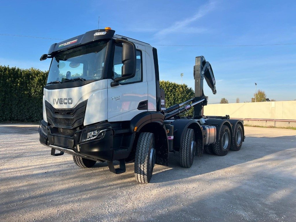 IVECO TRAKKER T-WAY AD500 NUOVO SCARRABILE - Kamion s kukastom dizalicom: slika IVECO TRAKKER T-WAY AD500 NUOVO SCARRABILE - Kamion s kukastom dizalicom IVECO TRAKKER T-WAY AD500 NUOVO SCARRABILE - Kamion s kukastom dizalicom: slika IVECO TRAKKER T-WAY AD500 NUOVO SCARRABILE - Kamion s kukastom dizalicom
