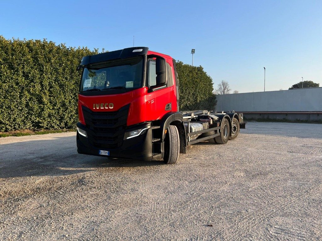 IVECO X-WAY AD260 NUOVO TARGATO SCARRABILE - Kamion s kukastom dizalicom: slika IVECO X-WAY AD260 NUOVO TARGATO SCARRABILE - Kamion s kukastom dizalicom IVECO X-WAY AD260 NUOVO TARGATO SCARRABILE - Kamion s kukastom dizalicom: slika IVECO X-WAY AD260 NUOVO TARGATO SCARRABILE - Kamion s kukastom dizalicom