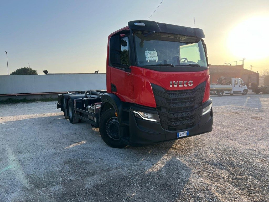 IVECO X-WAY AD260 NUOVO TARGATO SCARRABILE - Kamion s kukastom dizalicom: slika IVECO X-WAY AD260 NUOVO TARGATO SCARRABILE - Kamion s kukastom dizalicom IVECO X-WAY AD260 NUOVO TARGATO SCARRABILE - Kamion s kukastom dizalicom: slika IVECO X-WAY AD260 NUOVO TARGATO SCARRABILE - Kamion s kukastom dizalicom