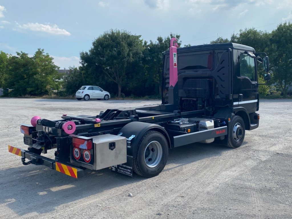 Kamion s kukastom dizalicom MAN TGL 12.220 CON SCARRABILE NUOVO: slika Kamion s kukastom dizalicom MAN TGL 12.220 CON SCARRABILE NUOVO