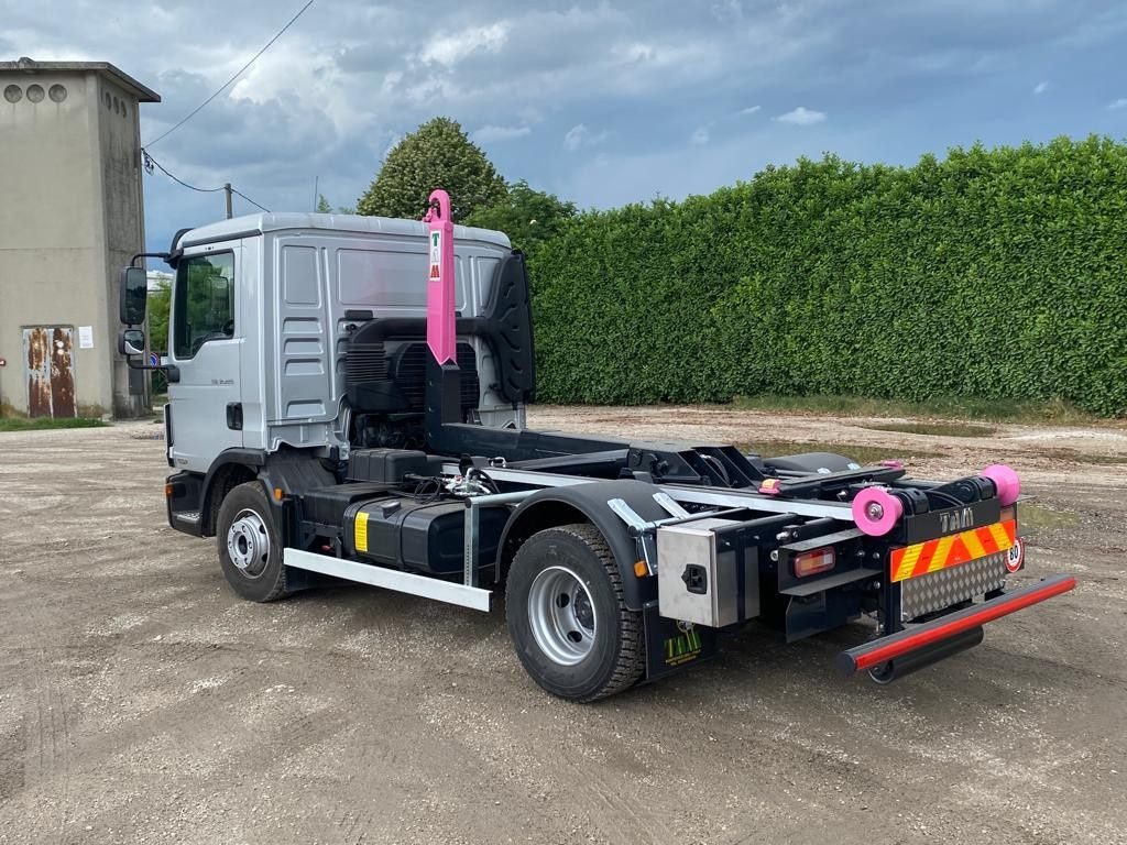 MAN TGM 12.220 - Kamion s kukastom dizalicom: slika MAN TGM 12.220 - Kamion s kukastom dizalicom MAN TGM 12.220 - Kamion s kukastom dizalicom: slika MAN TGM 12.220 - Kamion s kukastom dizalicom